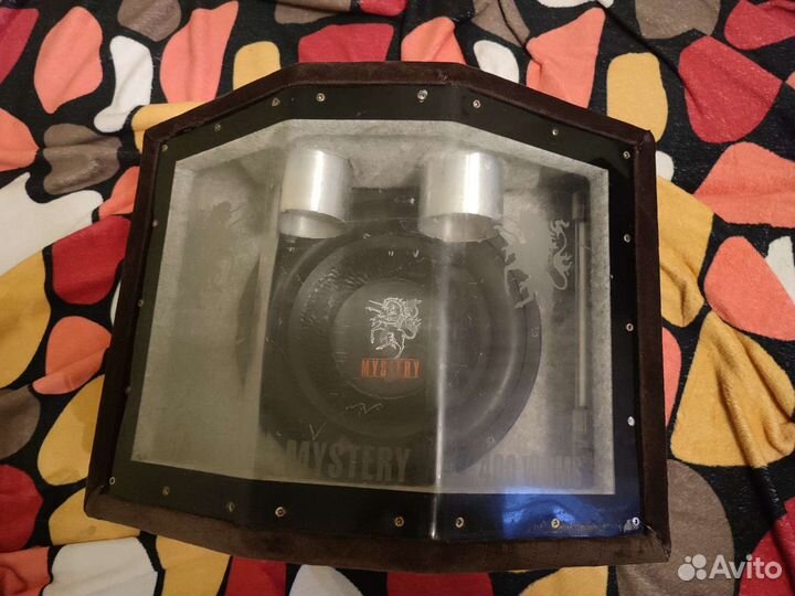 Сабвуфер в машину, обшит красивым материалом