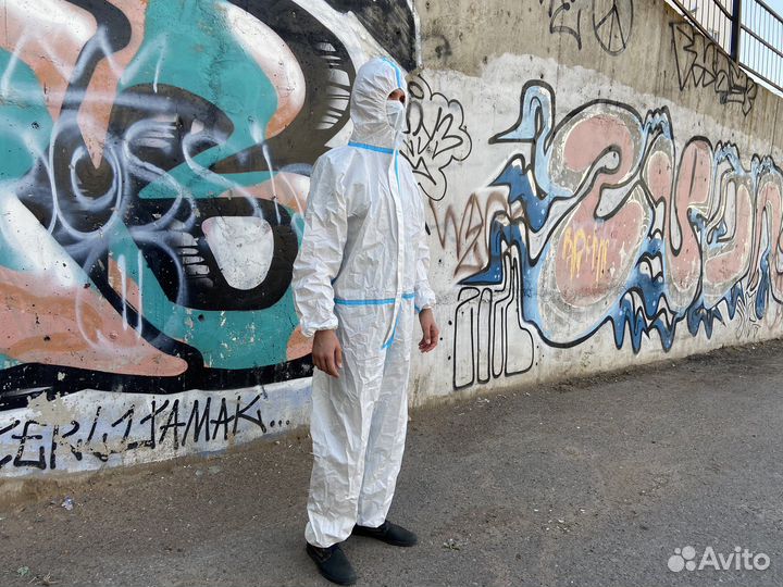 Защитный костюм одноразовый комбинезон