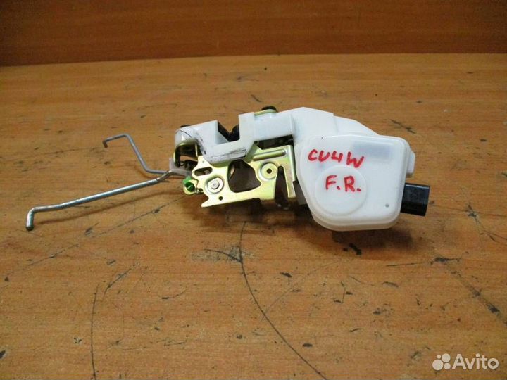 Замок двери передней правой Mitsubishi Outlander