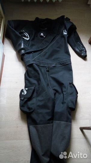 Продается сухой костюм