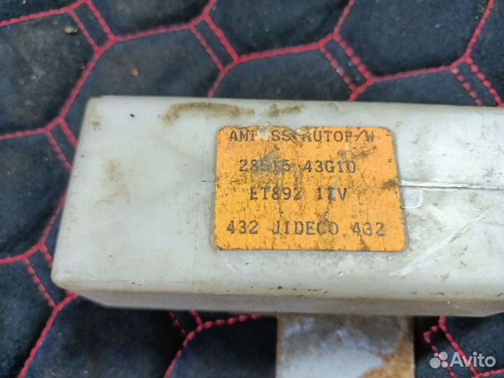 Реле стеклоподъемников Nissan Terrano WD21 D21 21