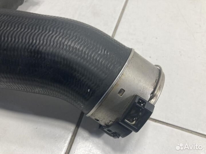 Патрубок интеркулера Infiniti Q50 V37