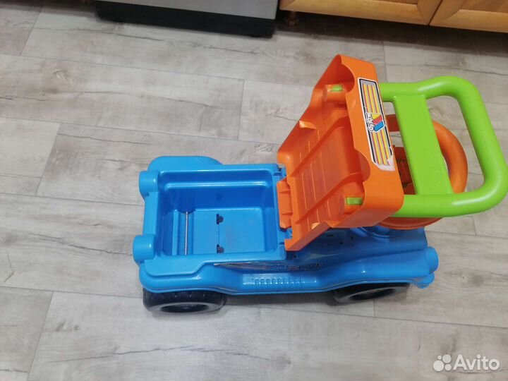 Машинка каталка толокар