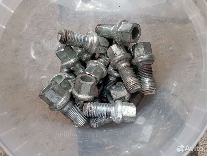 Колесные болты