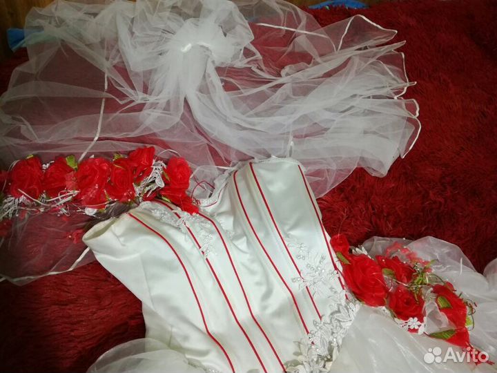 Свадебное платье