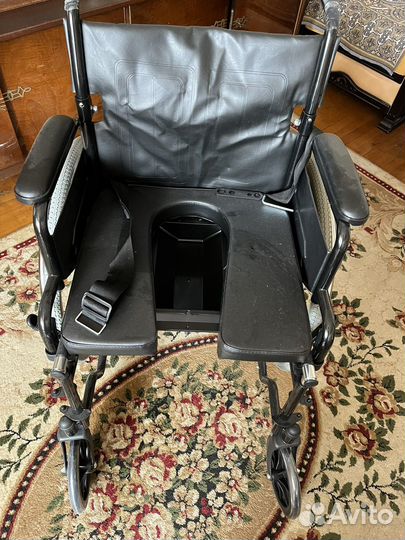 Кресло-коляска с санитарным оснащением
