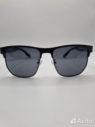 Солнцезащитные очки Prada