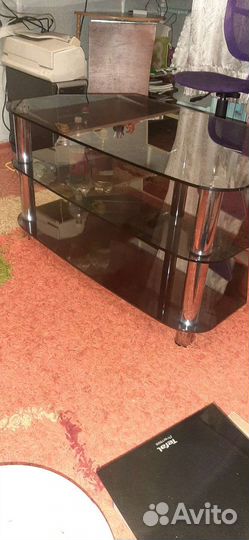 Стеклянная полка под т/в