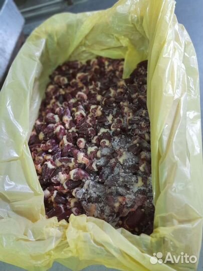 Куриные головы и ноги и шеи и фарш