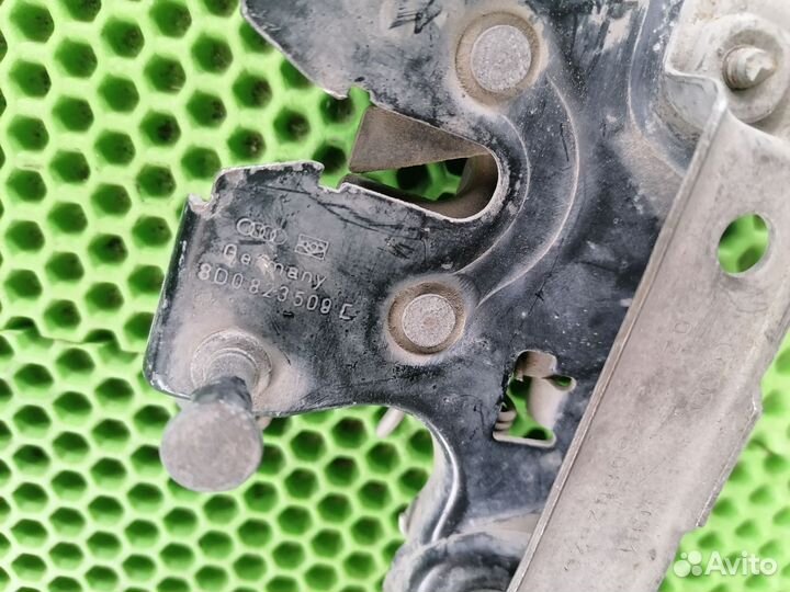 Замок капота Ауди А6 С5, А4 В5