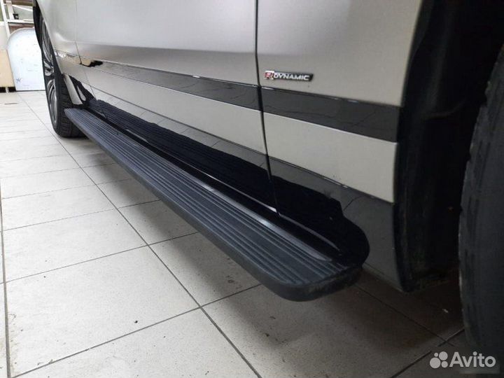 Выдвижные пороги на Range Rover Velar