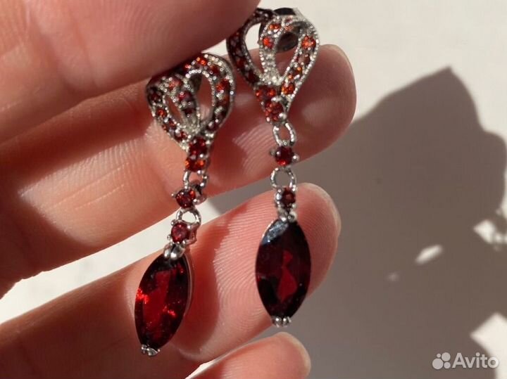 Серьги с гранатом серебряные