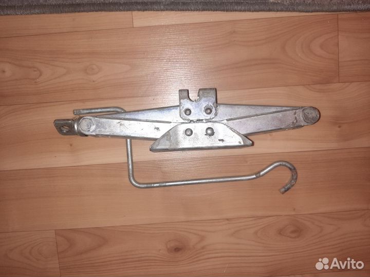 Домкрат ручной