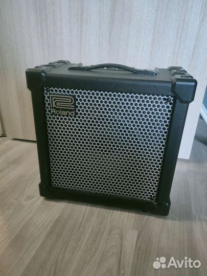 Комбоусилитель Roland cube 20xl