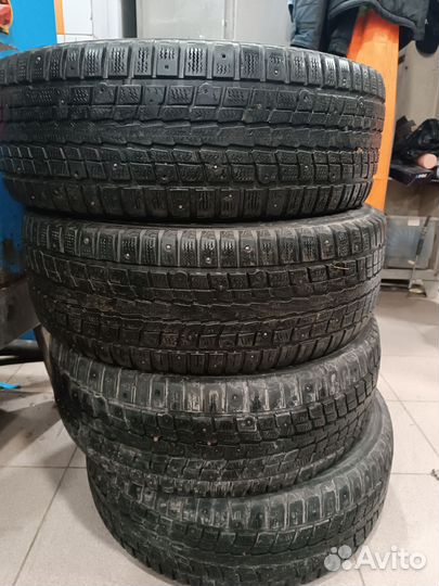 Dunlop SP Winter Ice 01 215/65 R16