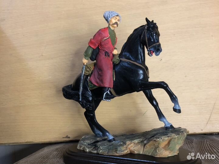 Статуэтка полистоун