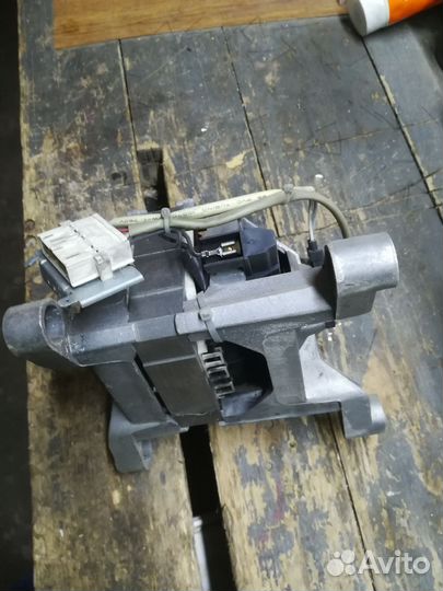 Двигататель стиральной машины Ariston