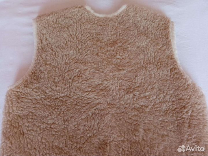 Новый утеплённый жилет 140 из овечьей шерсти