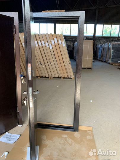 Двери входные металлические с обоих сторон