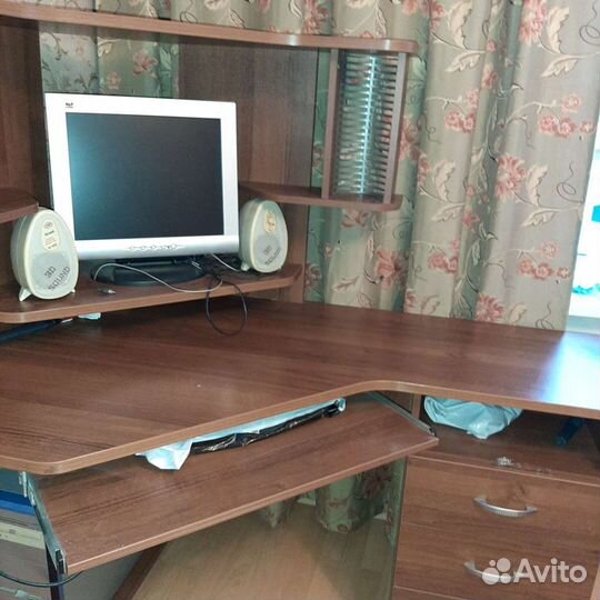 Компьютерный стол