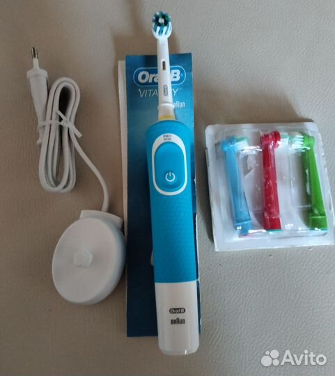 Электрическая зубная щетка oral-b