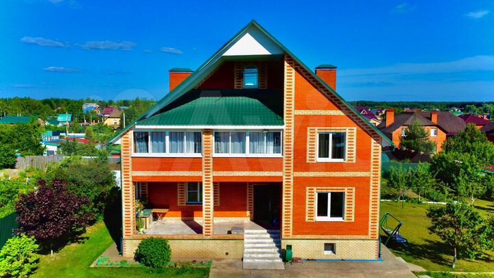 Дом 368 м² на участке 18,5 сот.