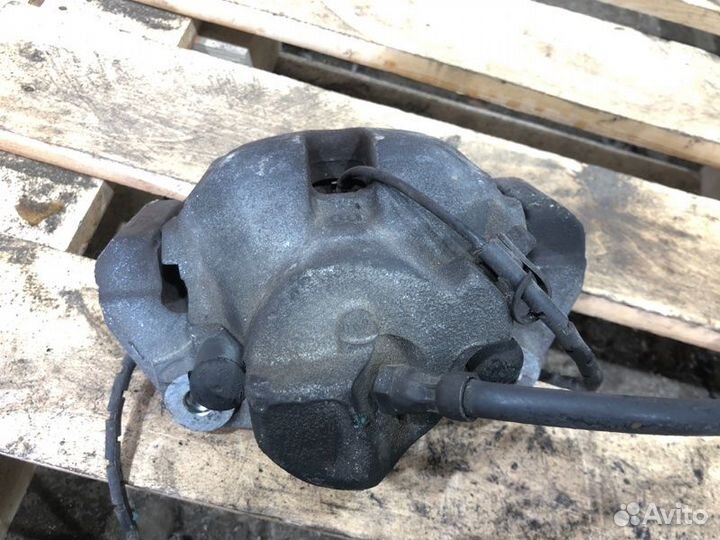 Суппорт тормозной передний левый Bmw X5 E53 M54B30