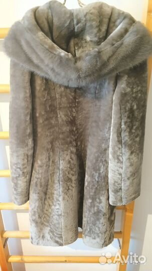 Шуба мутоновая с капюшоном 42-44р