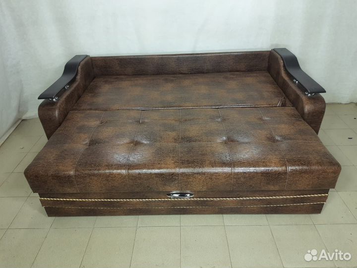 Диван на металлокаркасе