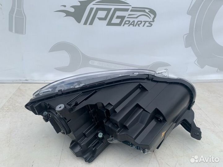 Фара левая Mercedes Ml W166 A1668205459