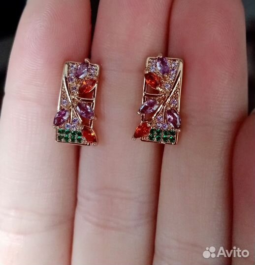 Серьги с россыпью камней покрытие золото