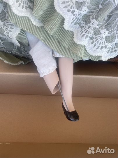 Кукла фарфоровая Goldenvale 1-2000