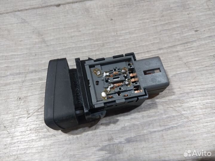 Кнопка обогрева переднего стекла Hyundai Tucson JM