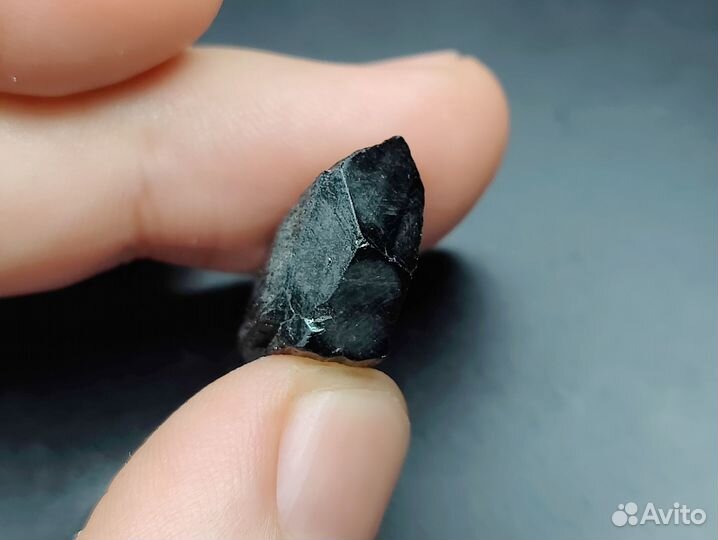 Кристалл турмалин шерл природный двухголовик