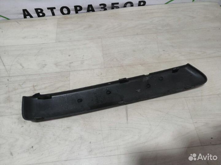 Накладка на бампер передняя правая Ford Focus 1.6L