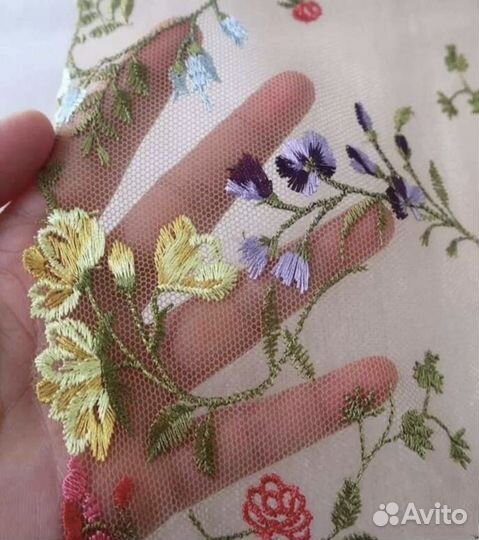 Кружево, вышивка на сетке