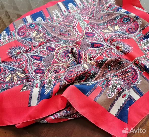 Платок с рисунком
