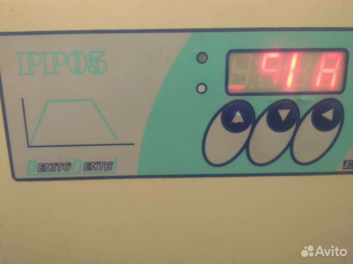 Зуботехническое оборудование.Полимеризатор