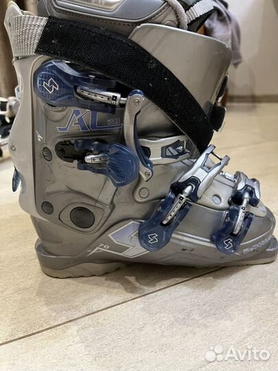 Горные лыжи женские комплект