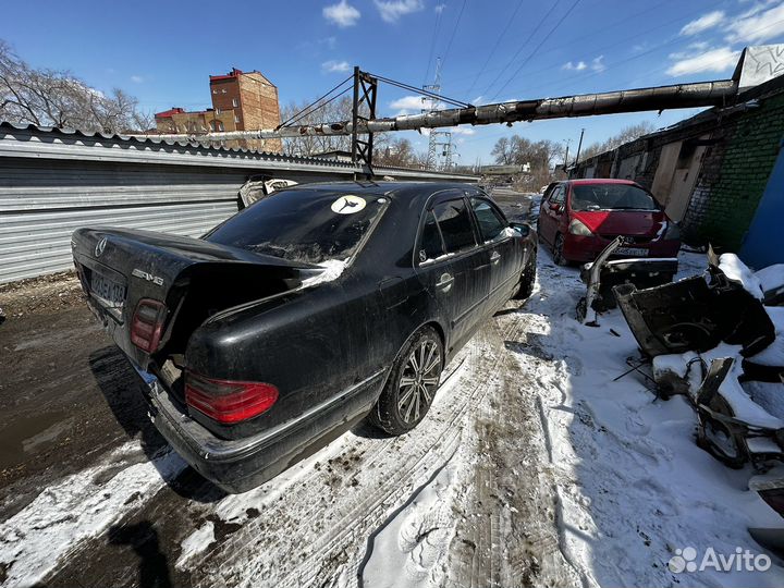 Автомобильв разборе Mercedes w210