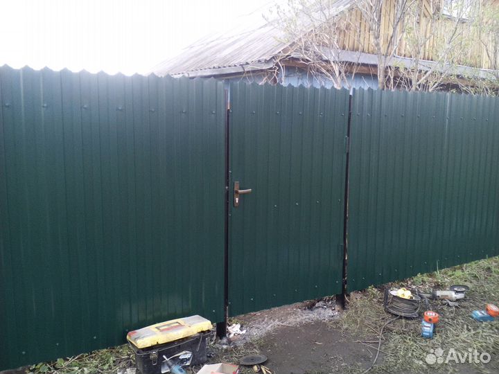 Заборы ворота калитки, крыши