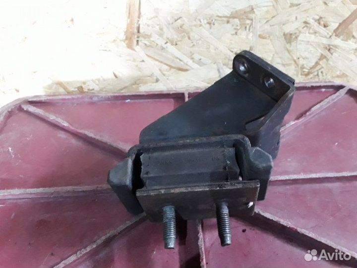 Кронштейн двигателя Iveco Daily 35S11 2.8 2002