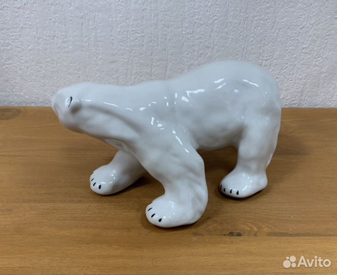 Фарфоровая статуэтка Белый Медведь малый