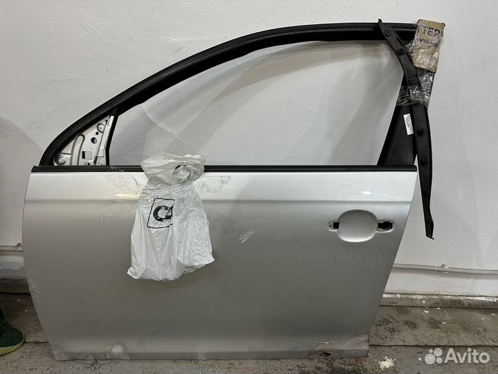 Дверь водительская jetta 5