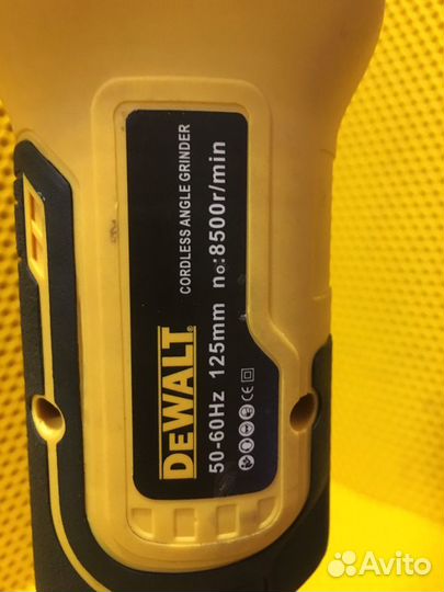 Аккумуляторная болгарка Dewalt