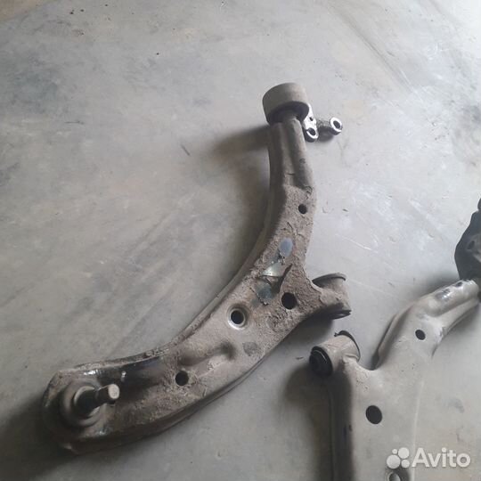 Nissan almera n16 рычаг