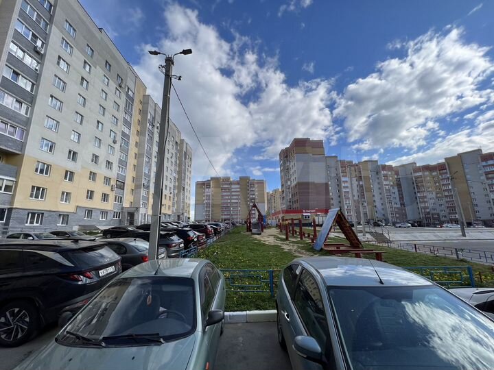 2-к. квартира, 66 м², 1/10 эт.