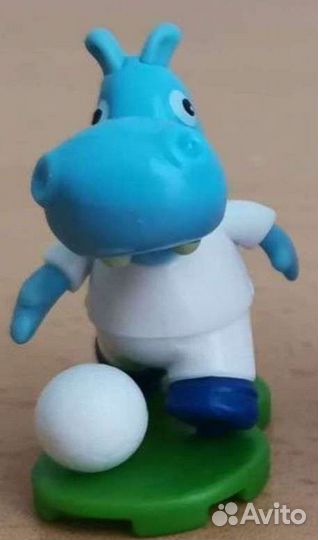 Киндер сюрприз бегемоты 2022 Бегемот-футболист