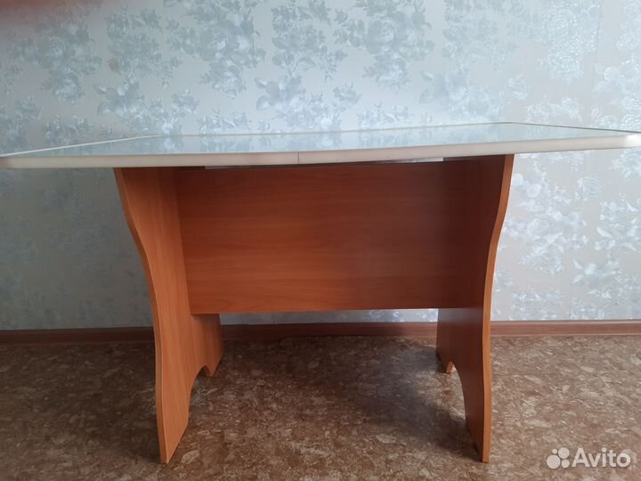 Кухонный стол
