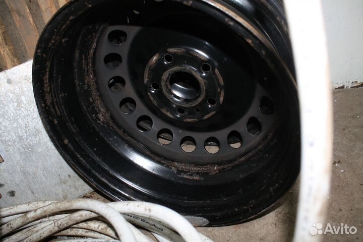 Диски оригинальные r15 Volkswagen Golf